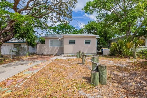 House in Clearwater, Florida 2 bedrooms, 76.18 sq.m. № 1670854 - photo 1