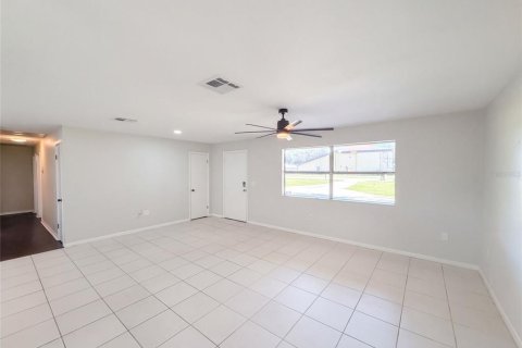 Villa ou maison à vendre à Lakeland, Floride: 3 chambres, 141.68 m2 № 2418708 - photo 8