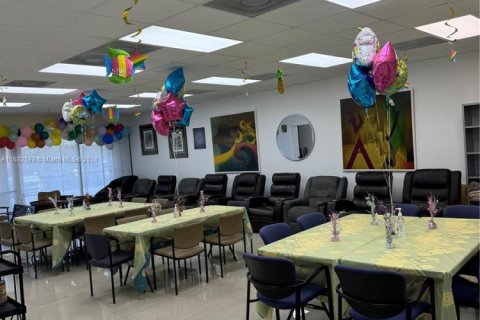 Commercial property in Hialeah, Florida № 1863974 - photo 3