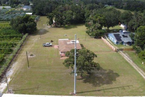 House in Plant City, Florida 7 bedrooms, 230.4 sq.m. № 2112136