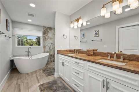 House in Sarasota, Florida 5 bedrooms, 297.75 sq.m. № 1893766 - photo 8