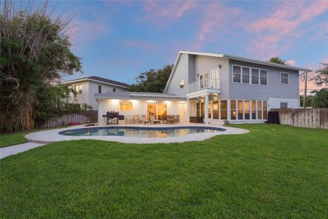 House in Sarasota, Florida 5 bedrooms, 297.75 sq.m. № 1893766 - photo 2