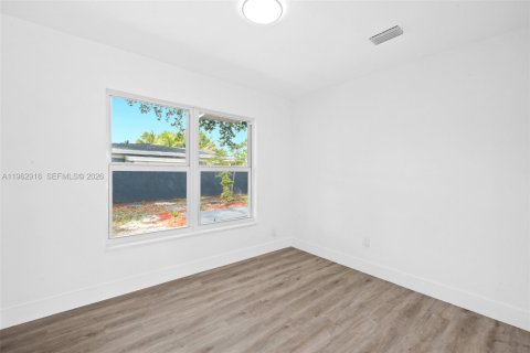 Villa ou maison à louer à Oakland Park, Floride: 3 chambres, 115.76 m2 № 2023939 - photo 11