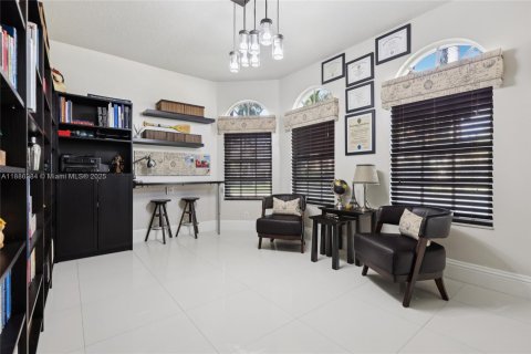 Casa en venta en Miramar, Florida, 6 dormitorios, 318.47 m2 № 1950711 - foto 12