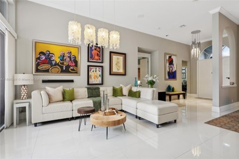 Casa en venta en Miramar, Florida, 6 dormitorios, 318.47 m2 № 1950711 - foto 4