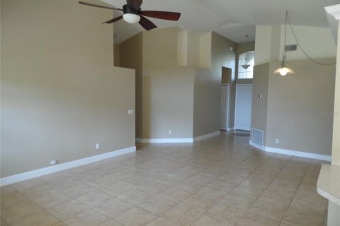 House in Orlando, Florida 3 bedrooms, 156.73 sq.m. № 2167190 - photo 3
