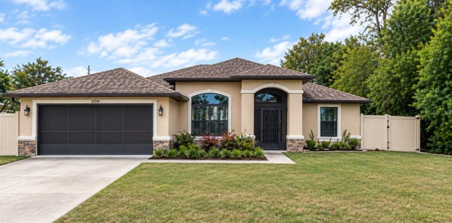 Villa ou maison à Spring Hill, Floride 3 chambres, 177.44 m2 № 2437250