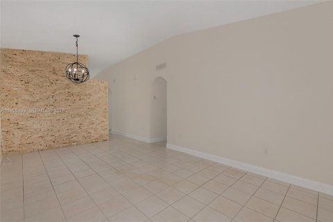 Adosado en venta en Miramar, Florida, 3 dormitorios, 123 m2 № 2017718 - foto 8