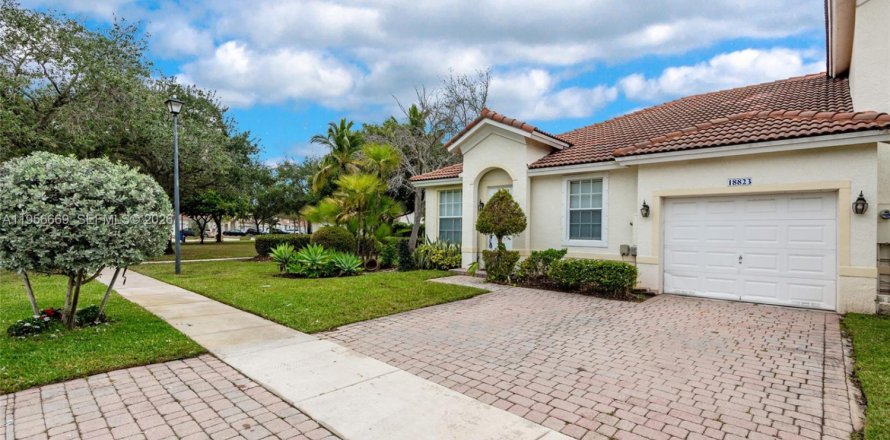 Adosado en Miramar, Florida 3 dormitorios, 123 m2 № 2017718