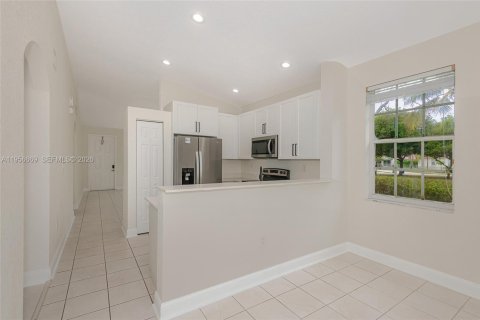 Adosado en venta en Miramar, Florida, 3 dormitorios, 123 m2 № 2017718 - foto 13