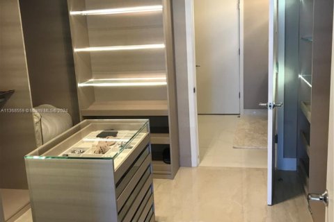 Condo in North Miami Beach, Florida, 3 bedrooms  № 1715081 - photo 9