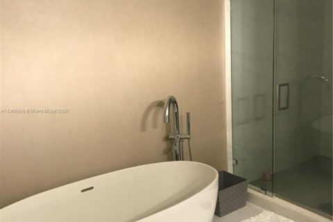 Condo in North Miami Beach, Florida, 3 bedrooms  № 1715081 - photo 7