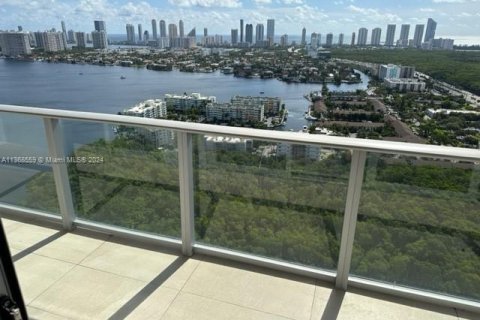 Condo in North Miami Beach, Florida, 3 bedrooms  № 1715081 - photo 20