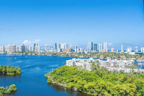 Condo in North Miami Beach, Florida, 3 bedrooms  № 1715081 - photo 3