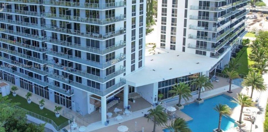 Condo in North Miami Beach, Florida, 3 bedrooms № 1715081