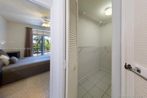 Condominio en alquiler en Coral Gables, Florida, 1 dormitorio, 57.6 m2 № 1931886 - foto 6