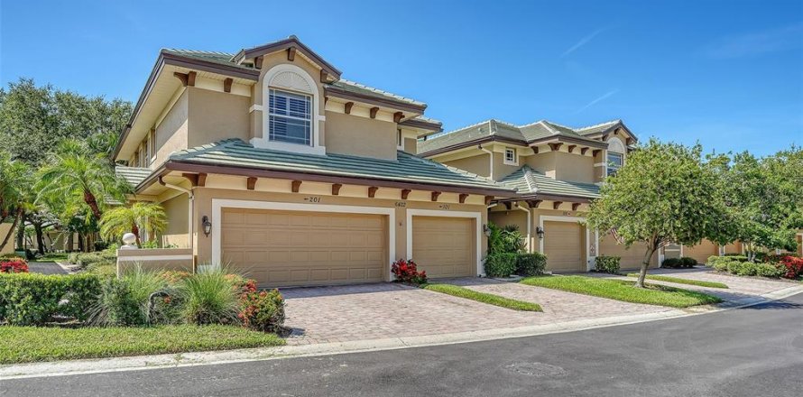 Condo in Lakewood Ranch, Florida, 2 bedrooms № 1822380