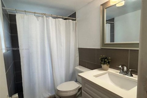 Condo in Pompano Beach, Florida, 3 bedrooms  № 2082136 - photo 23