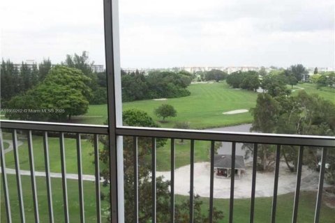 Condo in Pompano Beach, Florida, 3 bedrooms  № 2082136 - photo 30