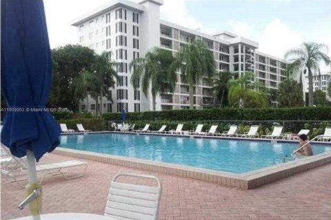 Condo in Pompano Beach, Florida, 3 bedrooms  № 2082136 - photo 28