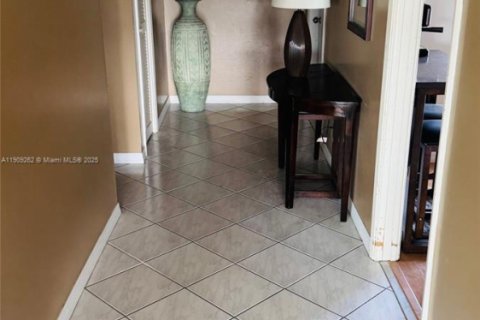 Condo in Pompano Beach, Florida, 3 bedrooms  № 2082136 - photo 5