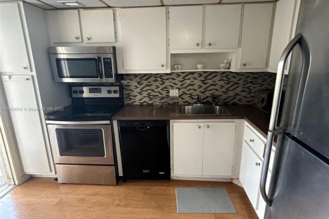 Condo in Pompano Beach, Florida, 3 bedrooms  № 2082136 - photo 20