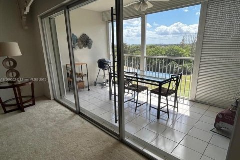 Condo in Pompano Beach, Florida, 3 bedrooms  № 2082136 - photo 25