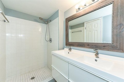 Condo in Hollywood, Florida, 2 bedrooms  № 1231389 - photo 1