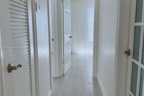 Copropriété à louer à Fort Lauderdale, Floride: 2 chambres, 81.29 m2 № 1683472 - photo 14