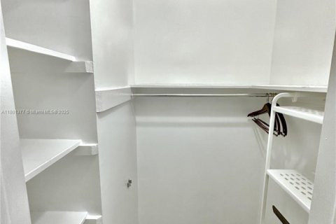 Copropriété à louer à Fort Lauderdale, Floride: 2 chambres, 81.29 m2 № 1683472 - photo 13