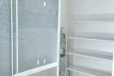 Copropriété à louer à Fort Lauderdale, Floride: 2 chambres, 81.29 m2 № 1683472 - photo 12