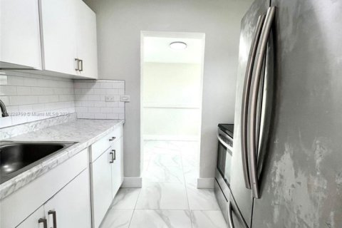 Villa ou maison à louer à Miami, Floride: 2 chambres № 1804531 - photo 4