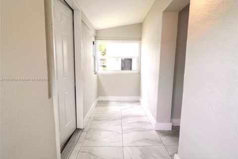Villa ou maison à louer à Miami, Floride: 2 chambres № 1804531 - photo 8