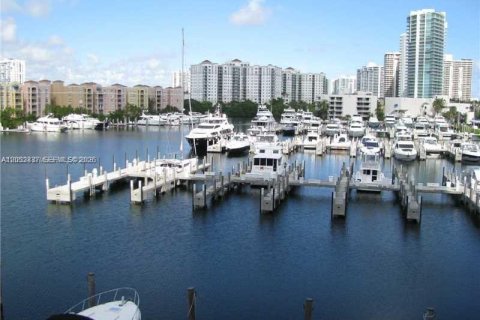Condominio en Aventura, Florida, 1 dormitorio № 2263255