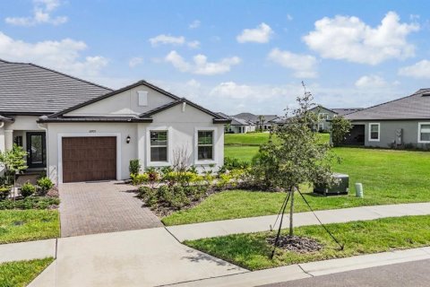 House in San Antonio, Florida 2 bedrooms, 150.97 sq.m. № 2097043