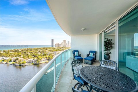 Condo in Aventura, Florida, 2 bedrooms  № 1953388 - photo 14