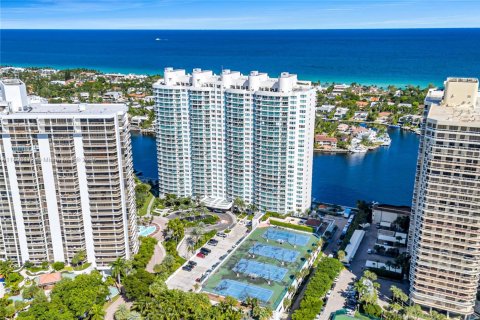 Condo in Aventura, Florida, 2 bedrooms  № 1953388 - photo 1