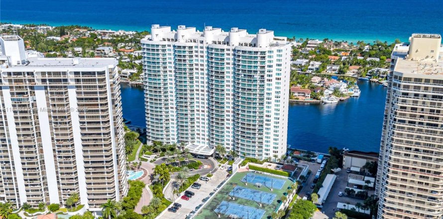 Condo in Aventura, Florida, 2 bedrooms  № 1953388