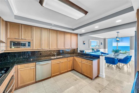 Condo in Aventura, Florida, 2 bedrooms  № 1953388 - photo 29