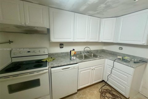 Condo in Lauderhill, Florida, 1 bedroom  № 1982726 - photo 27