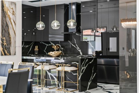 Casa en venta en Miami, Florida, 4 dormitorios, 234.86 m2 № 1967516 - foto 15