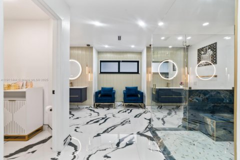 Casa en venta en Miami, Florida, 4 dormitorios, 234.86 m2 № 1967516 - foto 26