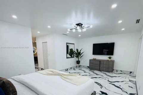 Casa en venta en Miami, Florida, 4 dormitorios, 234.86 m2 № 1967516 - foto 17