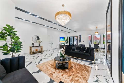 Casa en venta en Miami, Florida, 4 dormitorios, 234.86 m2 № 1967516 - foto 8