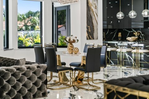 Casa en venta en Miami, Florida, 4 dormitorios, 234.86 m2 № 1967516 - foto 10