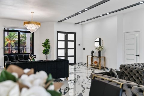 Casa en venta en Miami, Florida, 4 dormitorios, 234.86 m2 № 1967516 - foto 4