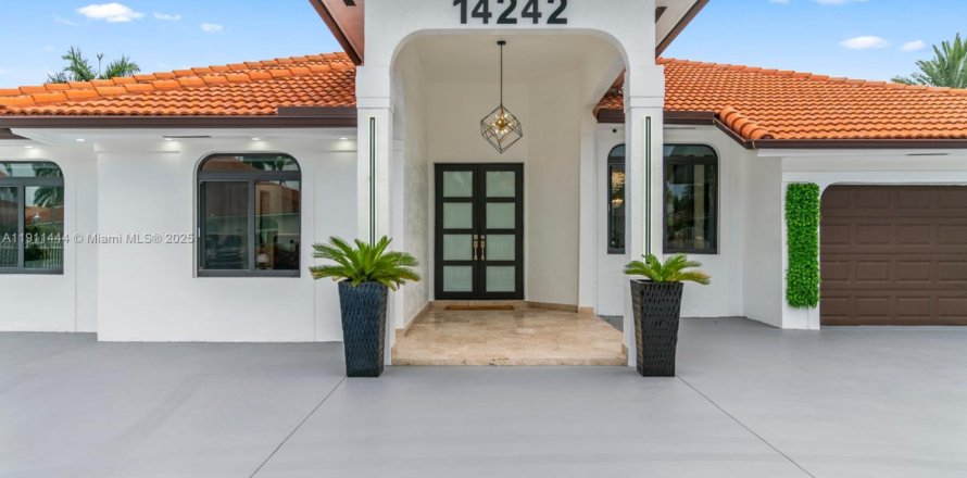Casa en Miami, Florida 4 dormitorios, 234.86 m2 № 1967516