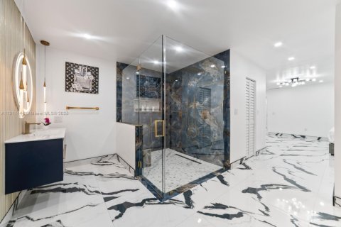 Casa en venta en Miami, Florida, 4 dormitorios, 234.86 m2 № 1967516 - foto 25