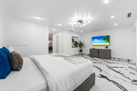 Casa en venta en Miami, Florida, 4 dormitorios, 234.86 m2 № 1967516 - foto 21