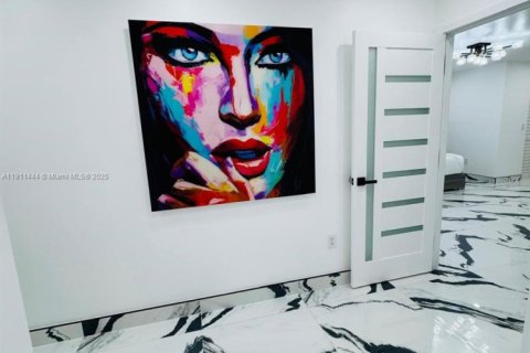 Casa en venta en Miami, Florida, 4 dormitorios, 234.86 m2 № 1967516 - foto 28